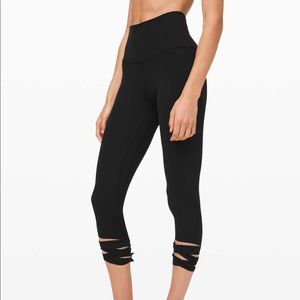 NWT Align Crop 21” Special Edition *Love Knot